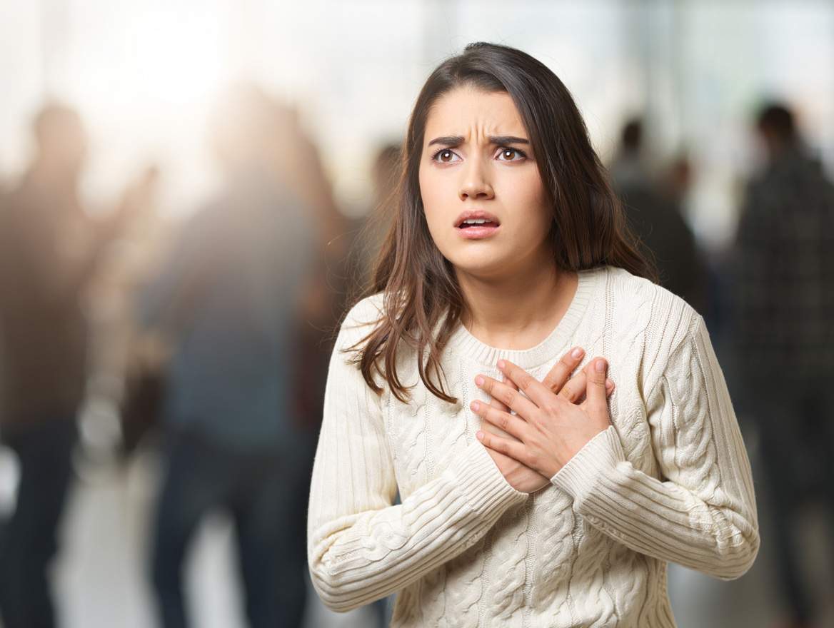 Испуганная женщина